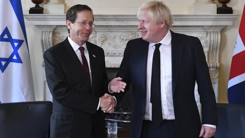 Boris Johnson recibe en Downing Street al presidente israelí, Isaac Herzog