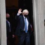 Pero no contento con eso, Johnson también se ha enemistado ahora con los pensionistas, el otro gran pilar del voto tory