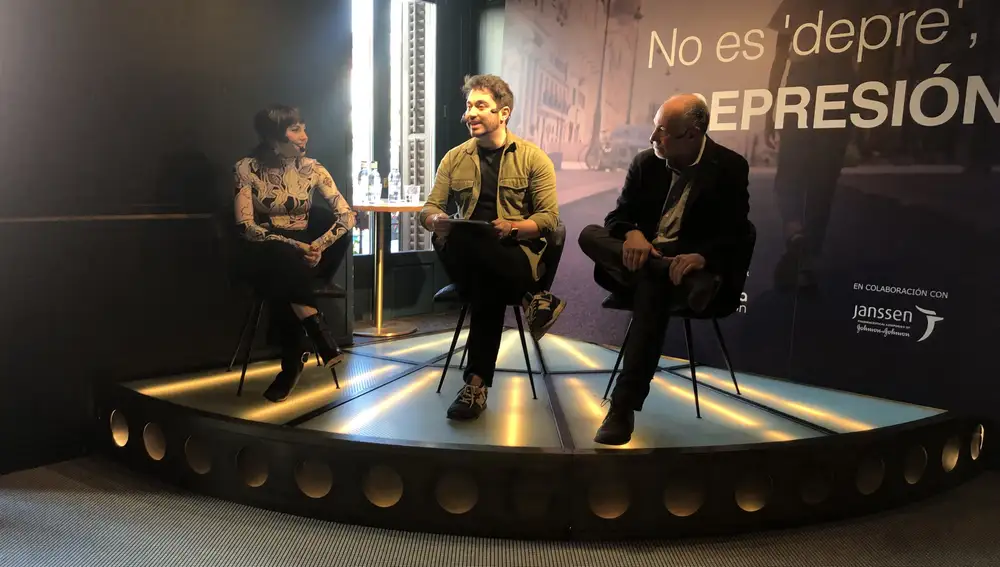 Angy Fernández y el psiquiatra Víctor Pérez Sola durante la presentación de la serie documental