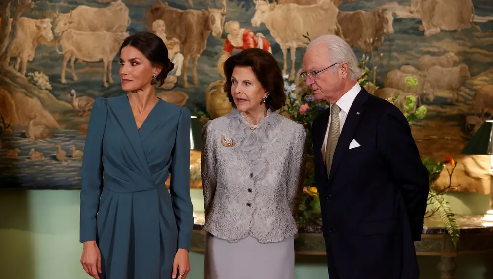 La reina Letizia, y los reyes de Suecia, Carlos XVI Gustavo y Silvia, durante la recepción ofrecida por los Reyes de España