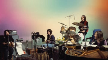 Paul McCartney, George Harrison, Ringo Starr y John Lennon in "Get Back". Linda McCartney. © 2020 Apple Corps Ltd.