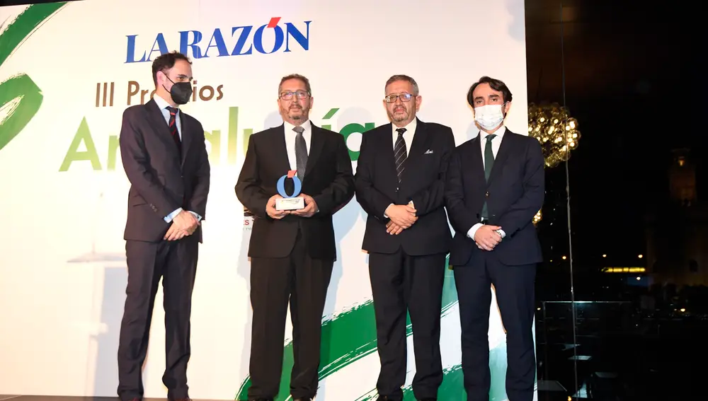 Pepe Lugo, Tomás Aranda Sebastianes, Juan Carlos Aranda Sebastianes y Mario Muñoz. Puertas Arse recibió el Premio Crecimiento Empresarial