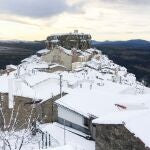 Las comarcas del norte de Castellón han acumulado hasta 15cm de nieve en algunos puntos tras la nevada de la tarde y noche de ayer y que se encuentra en alerta amarilla por nevadas a partir de los 900 metros de altura, con acumulación de 4 centímetros de nieve en 24 horas.