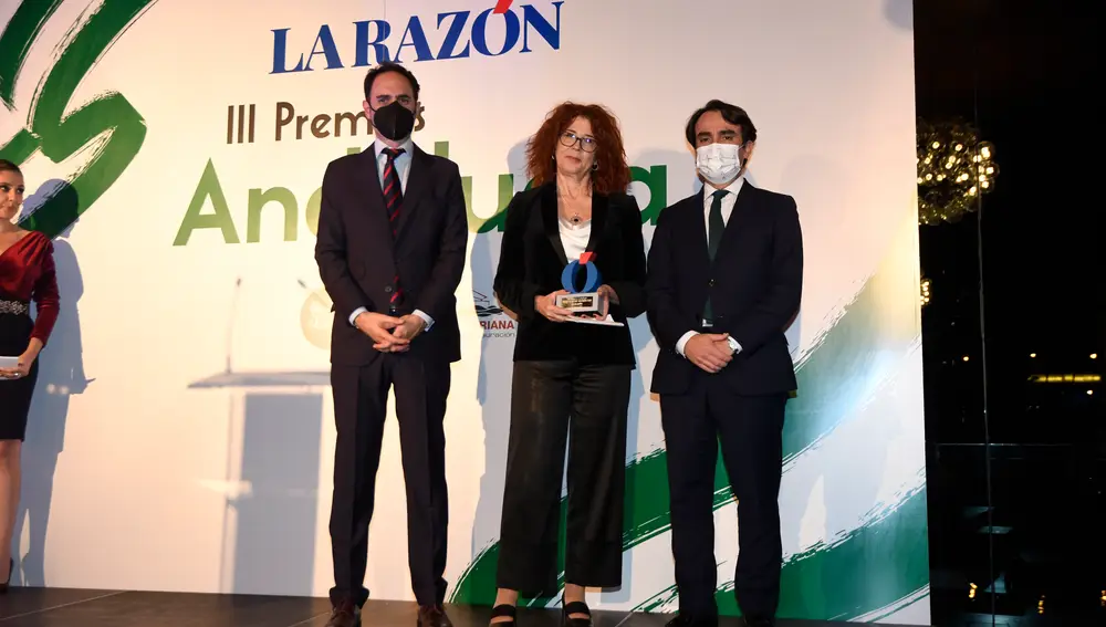 Chint Electric División Sur recibió el Premio al Crecimiento como Referente en Material Eléctrico. La directora general, Olga Vaamonde, recogió el premio.