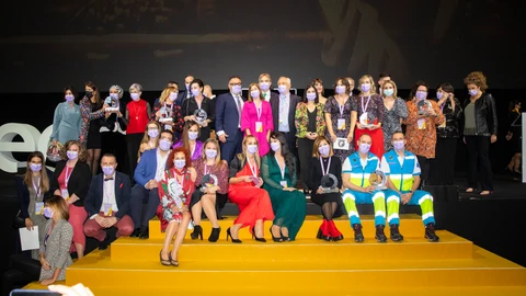 Foto de familia de todos los premiados la noche del pasado jueves