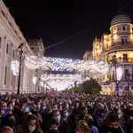 Las fiestas navideñas propician una mayor afluencia de gente en las calles, como en la imagen tomada en el centro de Sevilla
