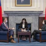 Cinco legisladores estadounidenses llegaron el pasado jueves a Taiwán para reunirse con funcionarios del gobierno de la isla, en lo que es un claro desafío a China