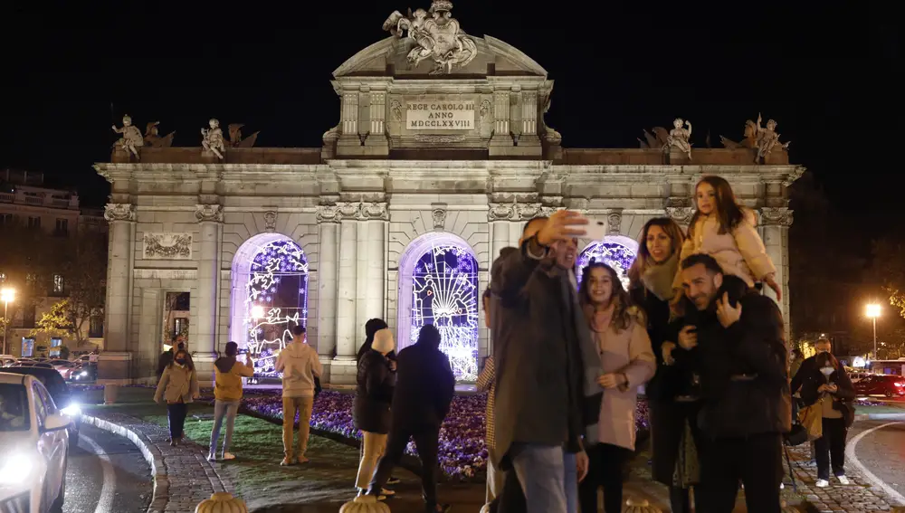Encendido de las luces de Navidad en Madrid por parte del Alcalde y todos los grupos municipales