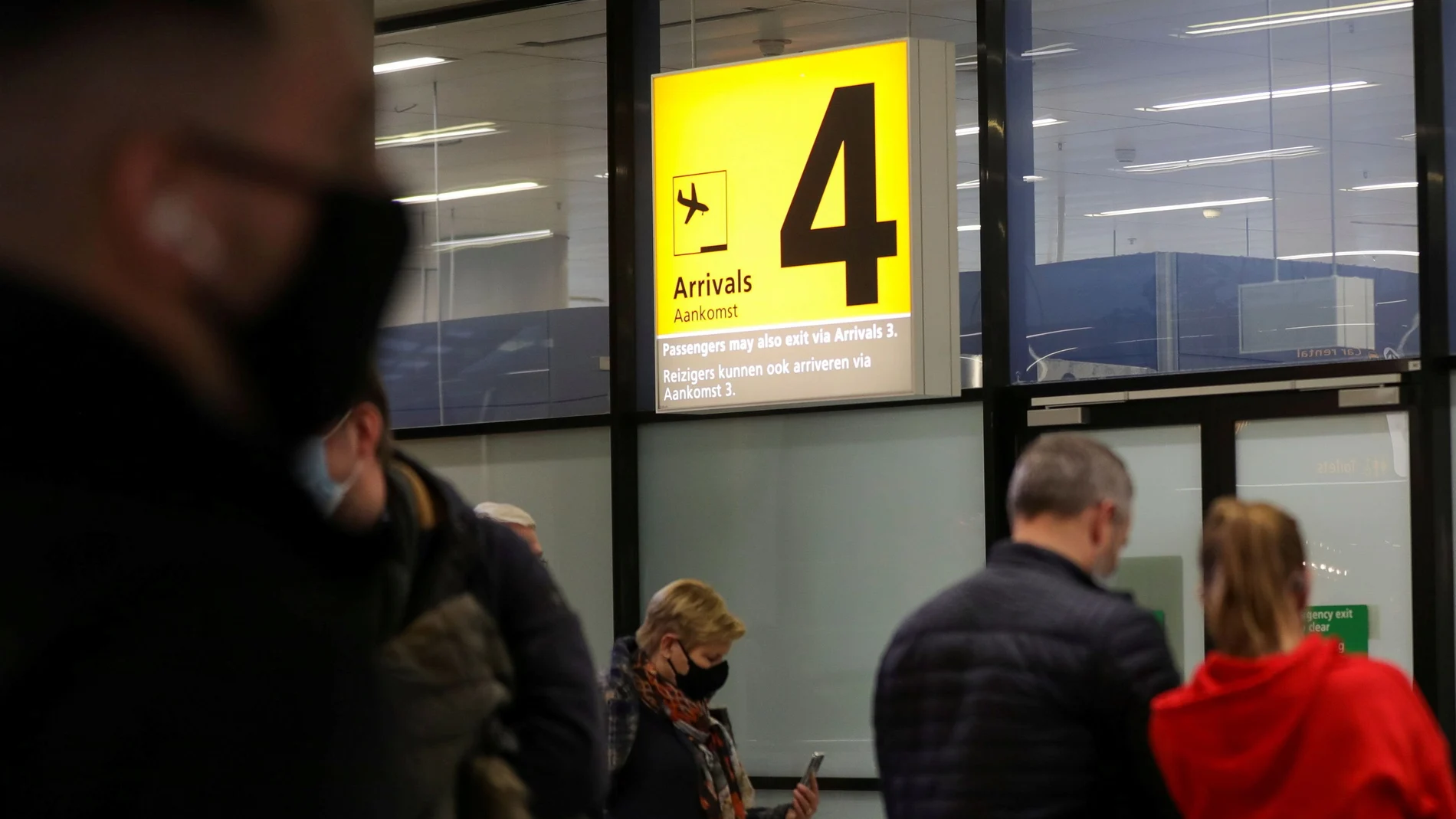 Un total de 624 pasajeros procedentes de dos vuelos de Sudáfrica (Johannesburgo y Ciudad del Cabo) fueron sometidos el viernes a pruebas de coronavirus en el aeropuerto de Ámsterdam