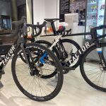 Bicicletas de corredores profesionales de la marca Factor en la tienda l'Equipier.