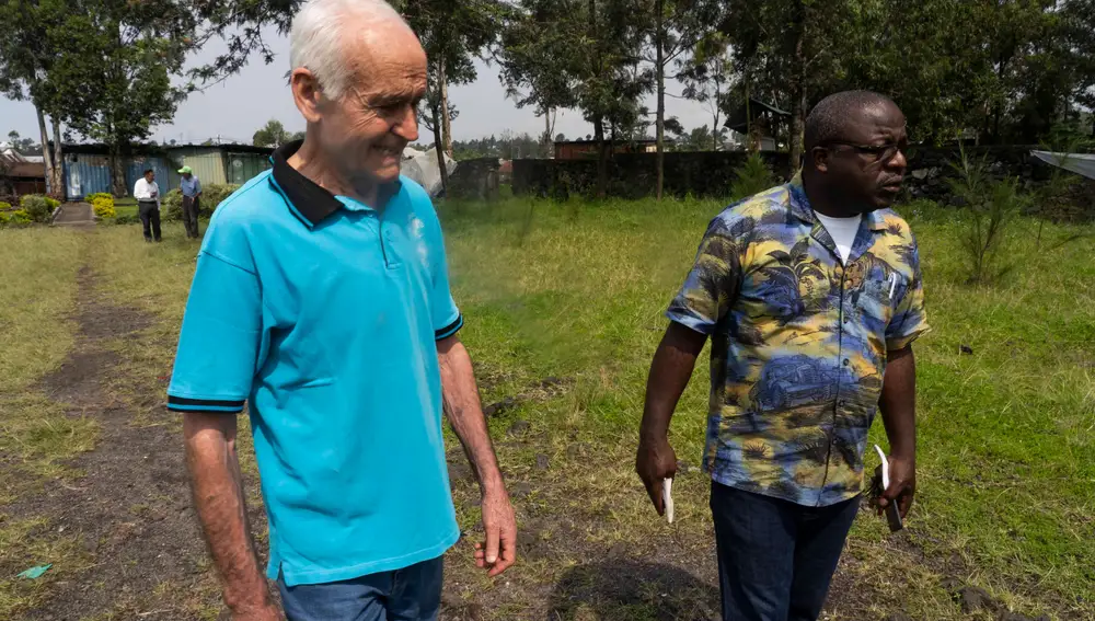 El misionero burgalés, Domingo de la Hera, junto al director del Centro Ngangi en Goma (Congo) donde desarrolla su labor