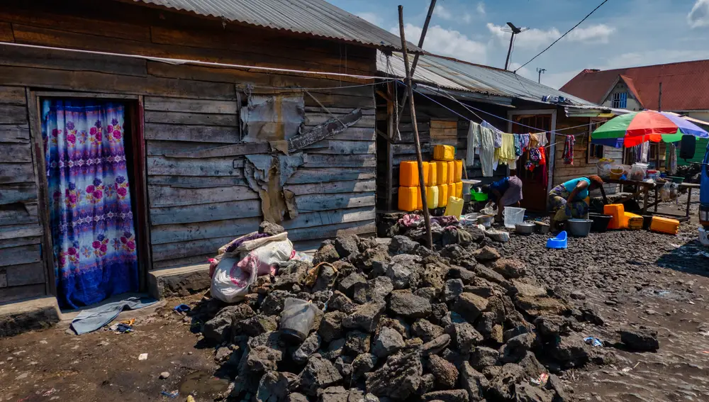 En las casas de Goma (Congo), se observan los restos de las erupciones del volcán Nyiragongo, la última en mayo de 2021