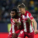 Llorente y Lemar celebran el primer gol del Atlético