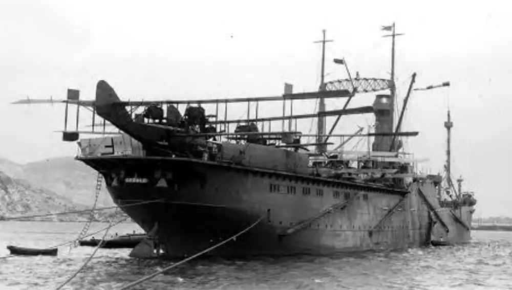 Así se convirtió un viejo carguero alemán en el “Dédalo”, el primer “portaaviones” español en 1922 58
