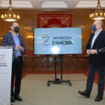 El presidente de la Diputación, Francisco Requejo y el director del Centro Menesiano en Zamora, Justino Santiago, presentan la iniciativa