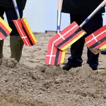 Ceremonia de inauguración de las obras que unirán bajo el mar Báltico Alemania y Dinamarca