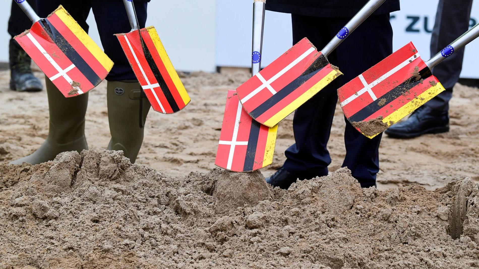 Ceremonia de inauguración de las obras que unirán bajo el mar Báltico Alemania y Dinamarca
