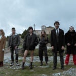 Los protagonistas de La Casa de Papel con la ermita de San Frutos al fondo