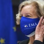 La directora ejecutiva de la Agencia Europea del Medicamento (EMA), Emer Cooke, en una comparecencia ante el Parlamento Europeo en Bruselas. A 30 de noviembre de 2021