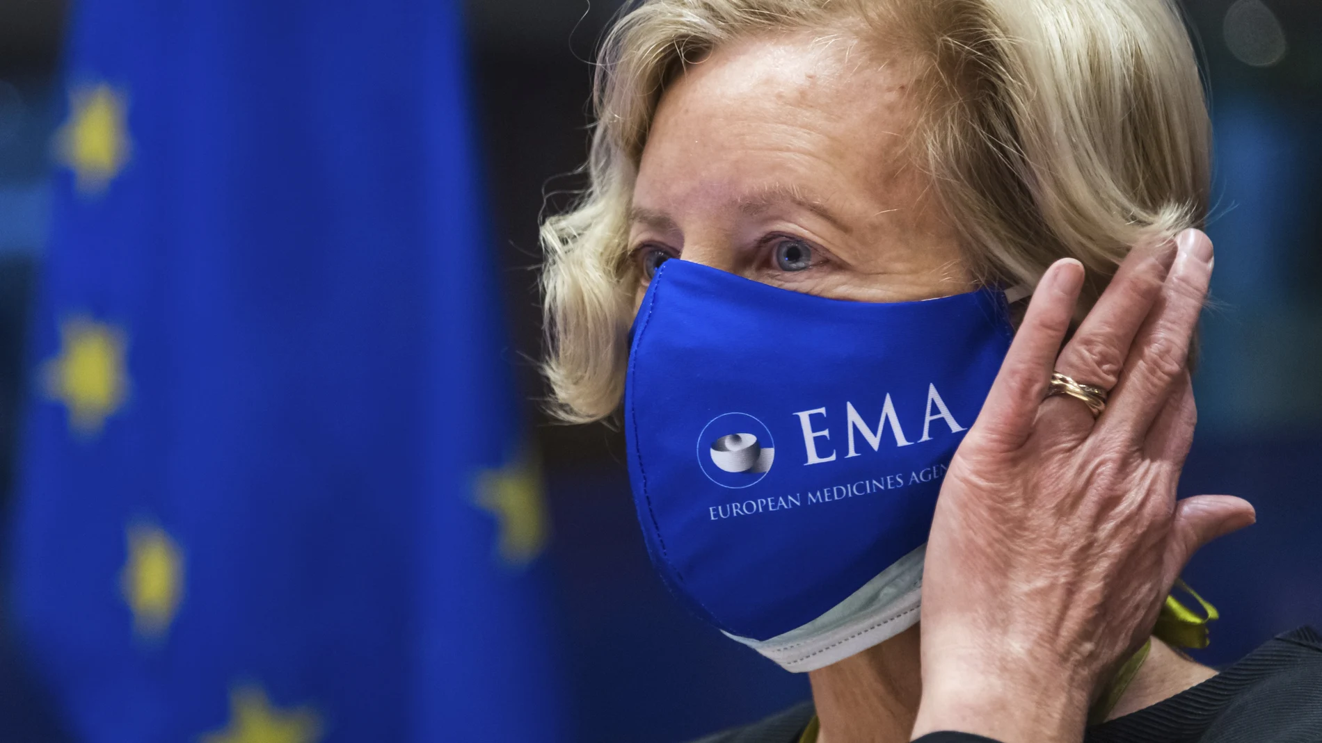 La directora ejecutiva de la Agencia Europea del Medicamento (EMA), Emer Cooke, en una comparecencia ante el Parlamento Europeo en Bruselas. A 30 de noviembre de 2021