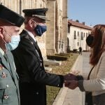 La delegada del Gobierno en Castilla y León, Virginia Barcones, preside en el Parador de San Marcos de León la Comisión Territorial de Asistencia a la delegada del Gobierno en materia de Seguridad. En la imagen, saluda al jefe superior de la Policía Nacional en Castilla y León, Juan José Campesino y al general jefe de la XII Zona de la Guardia Civil en Castilla y León, Luis del Castillo