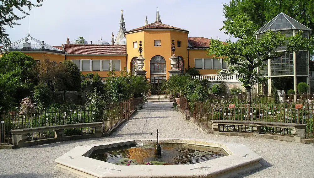Entrada al jardín botánico de Padua, fundado en el año 1544