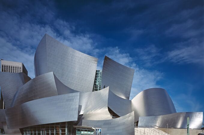 Walt Disney Concert Hall por Frank Gehry en Los Ángeles