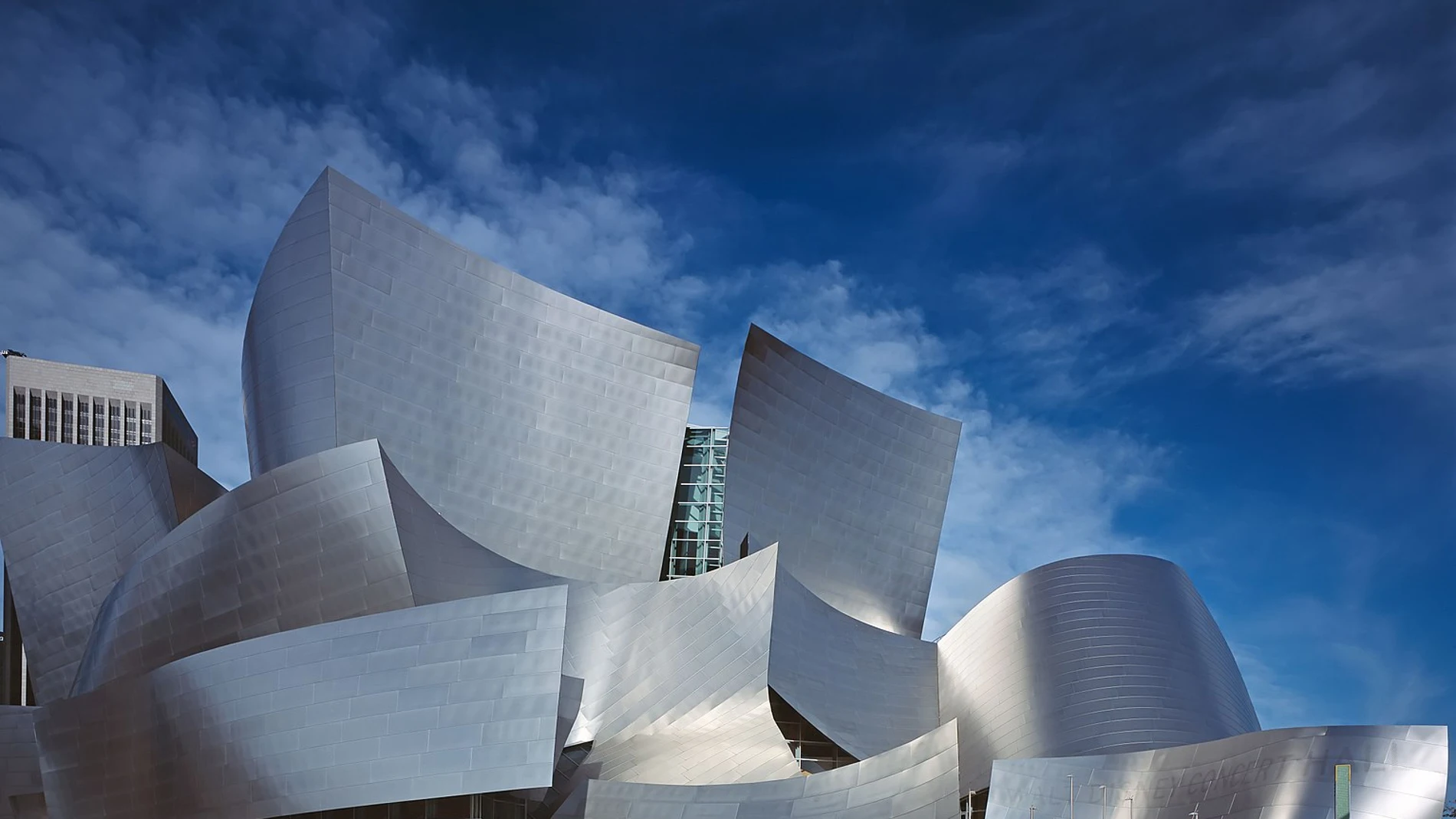 Walt Disney Concert Hall por Frank Gehry en Los Ángeles