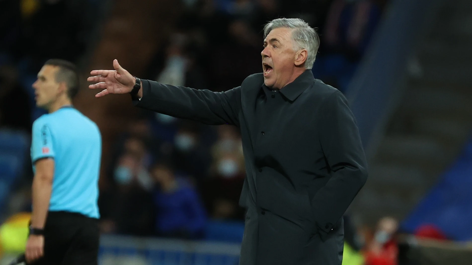 Carlo Ancelotti da instrucciones durante la última victoria del Real Madrid, el 1-0 ante el Athletic Club