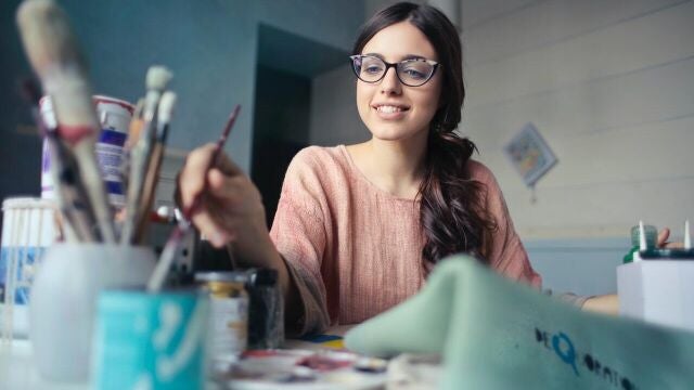 Con la iniciativa ‘Emplea Cultura’, Banco Santander incentiva la contratación de nuevos talentos en el sector de la cultura.