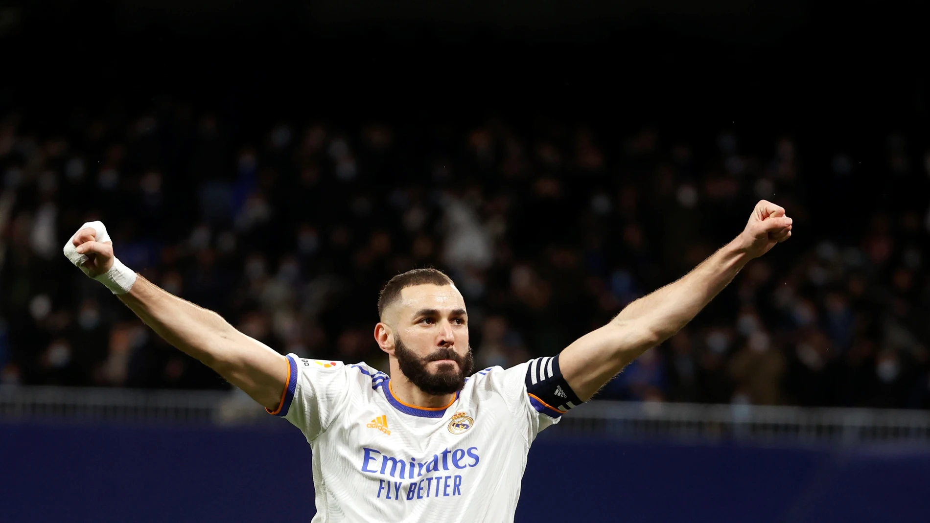 Karim Benzema celebra su gol, el que le dio el triunfo al Real Madrid ante el Athletic