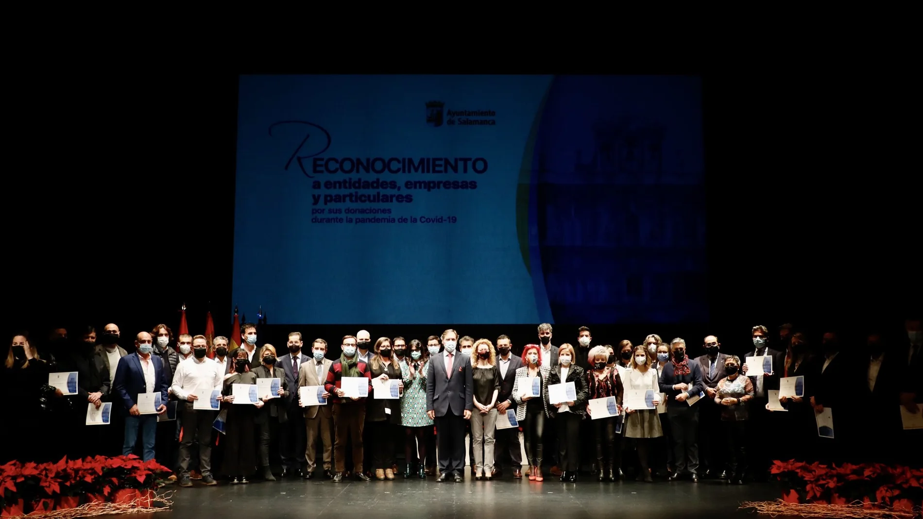 El alcalde de Salamanca, Carlos Garcíaa Carbayo, asiste al acto homenaje que realiza el Ayuntamiento a las empresas que han colaborado altruistamente con el Consistorio en la lucha contra el COVID-19.