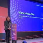 La responsable del Centro de Conocimiento e Innovación de CaixabanK Dualiza, Mónia Moso, interviene en el foro celebrado en Valladolid