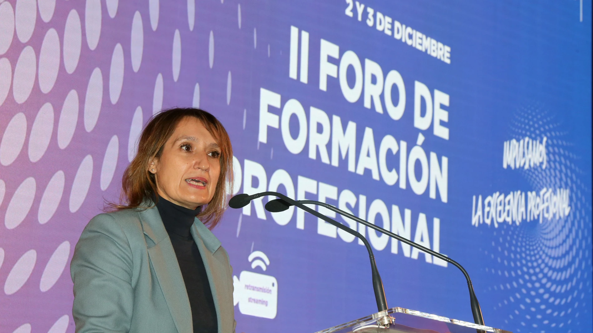 La consejera de Educación, Rocío Lucas, inaugura el II Foro de Formación Profesional