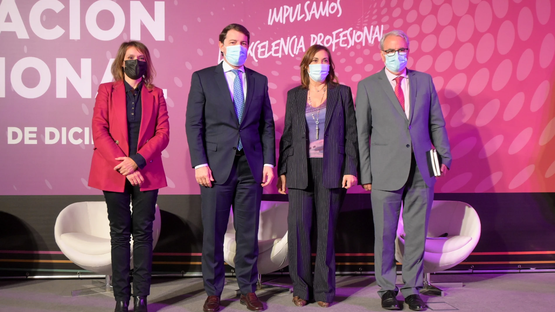 Fernández Mañueco junto a Rocío Lucas, entre otros, en la clausura del II Foro de Formación Profesional celebrado en Valladolid