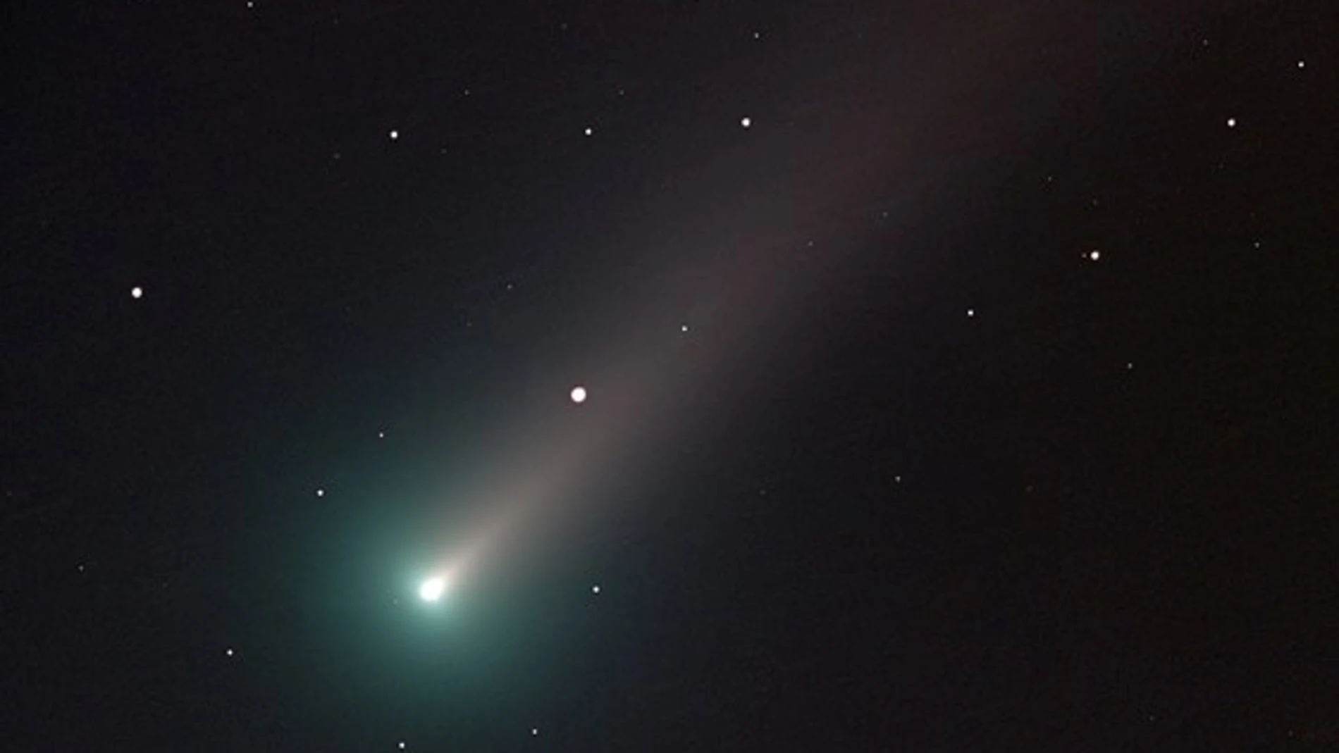 Recreación del cometa C/2021 A1 Leonard propiedad del Brayfordbury Observatory.