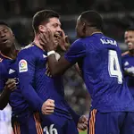 Alaba y Vinicius felicitan a Jovic después de su gol a la Real Sociedad