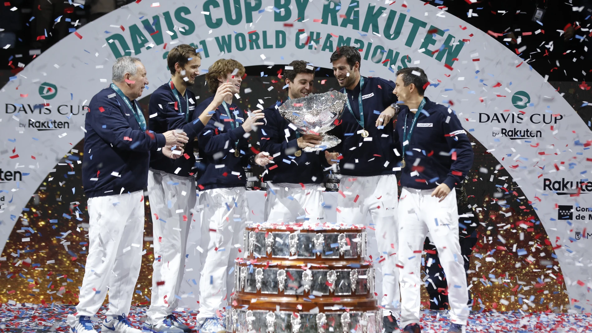 Tarpischev, el capitán de Rusia, y Medvedev, Rublev, Donskoy, Khachanov y Karatsev, los campeones de la Copa Davis