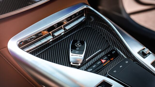 El mando automático de un automóvil Mercedes BenzPEXELS07/12/2021