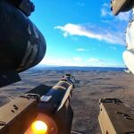 Lanzamiento del misil Hellfire desde el helicóptero