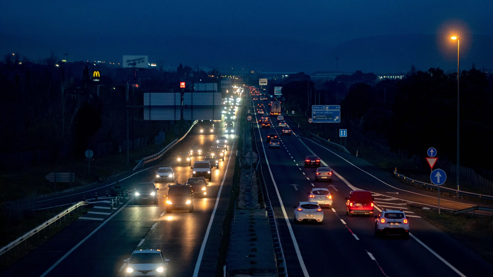 El exceso de velocidad conlleva sanción económica de 100 a 600 euros y pérdida de 2, 4 ó 6 puntos del permiso de conducir | Fuente: Alberto Ortega / Europa Press