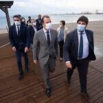 Foto de archivo del presidente de la Región de Murcia, junto al comisario europeo de Medio Ambiente, durante la visita que ambos realizaron al Mar Menor el pasado 21 de septiembre
