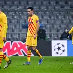 Busquets, Lenglet y Nico, hundidos al final del partido contra el Bayern Múnich