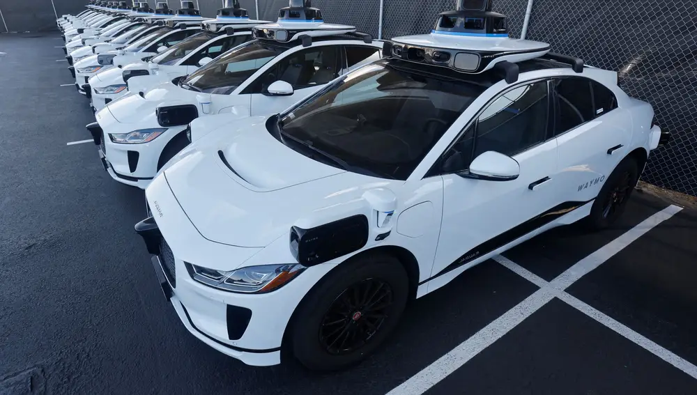 El proyecto de coche autónomo Waymo de Google trabaja con vehículos de Jaguar, Toyota, Lexus y Chrisley.