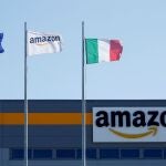 Centro de distribución durante una huelga en las operaciones logísticas de Amazon en Italia