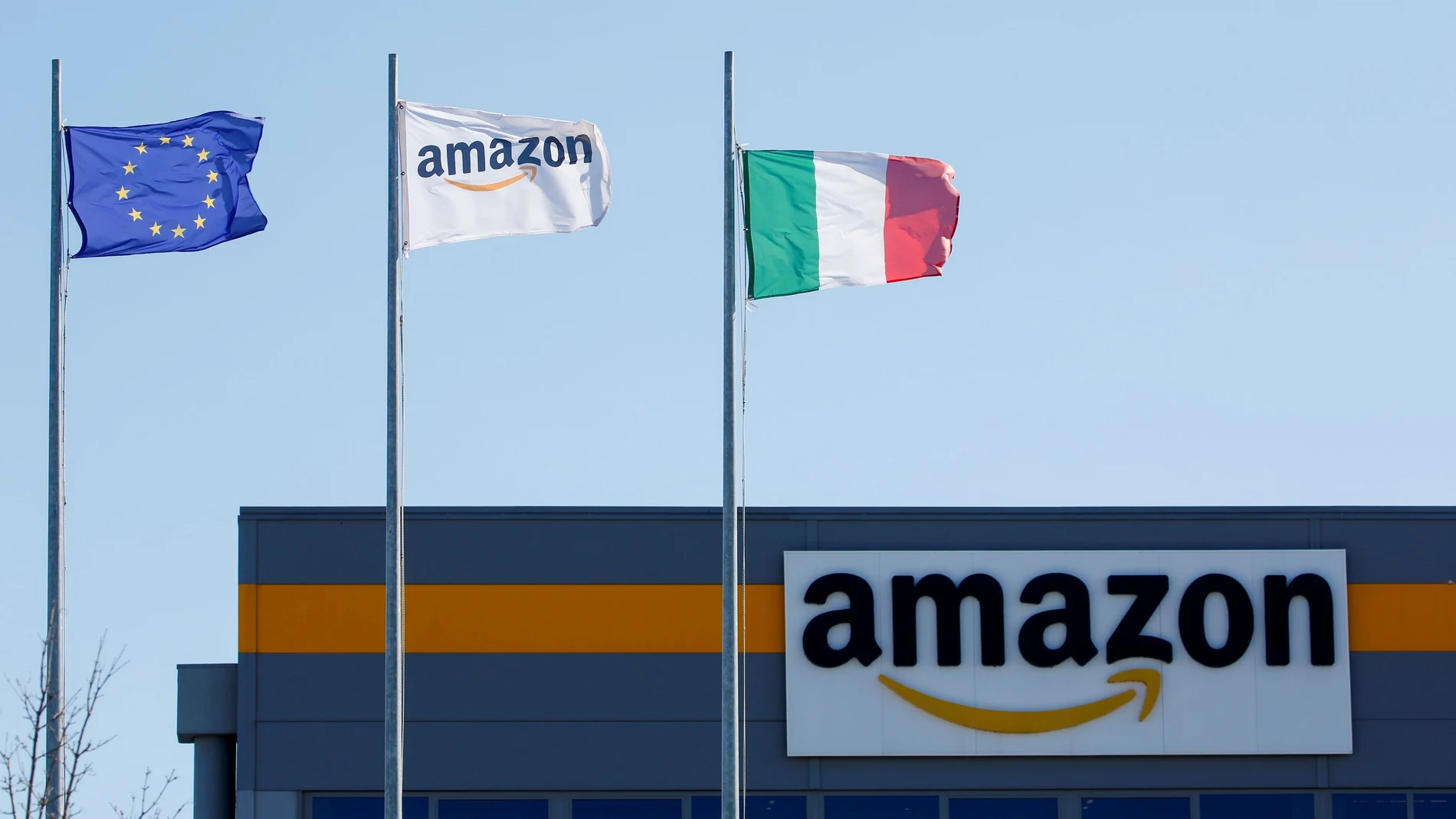 Centro de distribución durante una huelga en las operaciones logísticas de Amazon en Italia