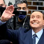 FILE PHOTO: Italy&#39;s former Prime Minister Silvio Berlusconi waves after he voted in Italian elections for mayors and councillors, in Milan, Italy, October 3, 2021. REUTERS/Flavio Lo Scalzo/File Photo