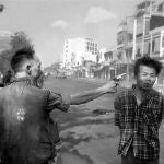 La foto conocida como «La ejecución de Saigón», que representa Vietnam, es una de las imágenes icónicas de la crueldad humana