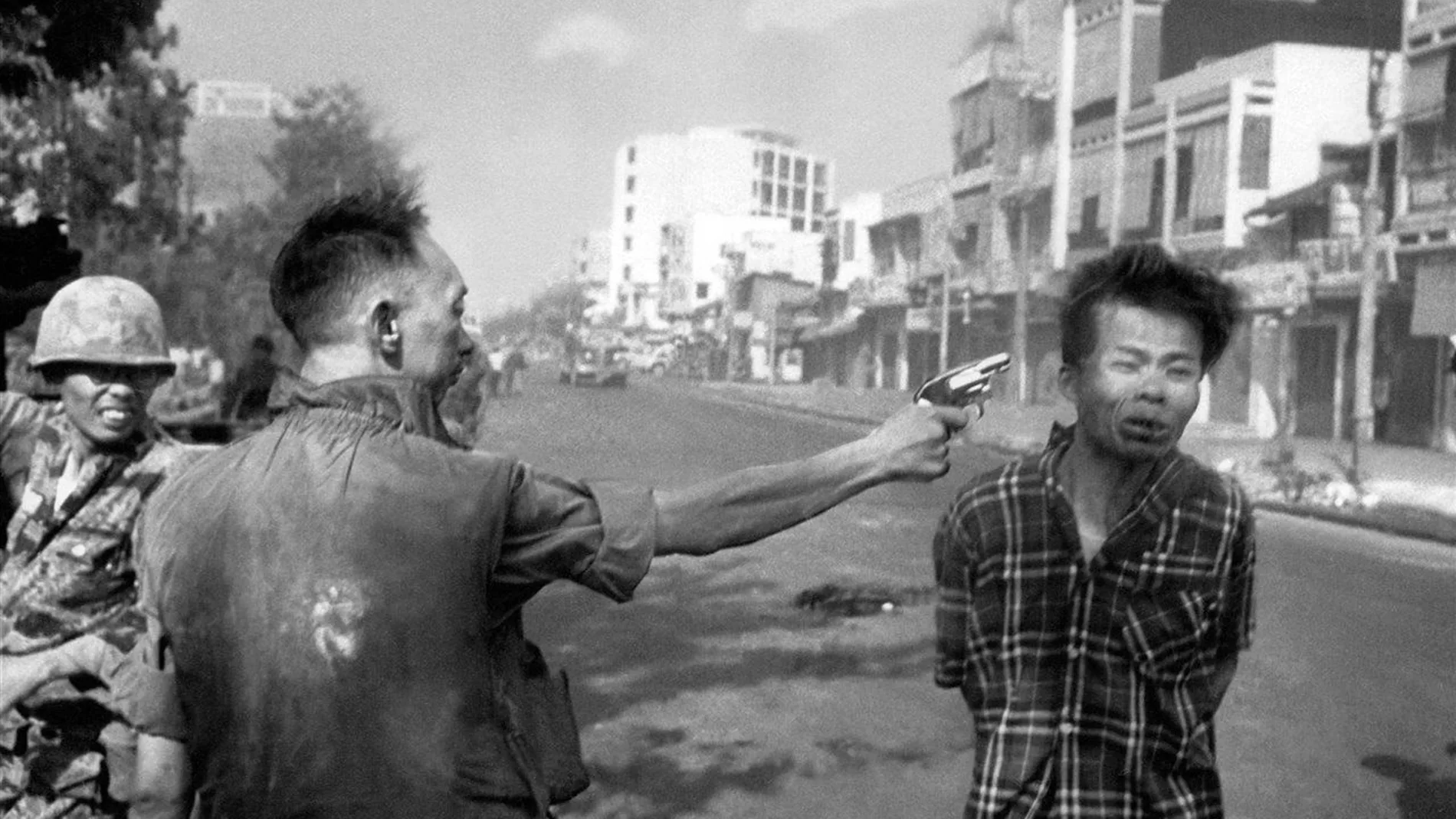 La foto conocida como «La ejecución de Saigón», que representa Vietnam, es una de las imágenes icónicas de la crueldad humana