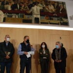 El presidente de la Diputación de Zamora, Francisco Requejo; el vicepresidente segundo y diputado de Cultura, Jesús Prada; la directora del departamento de Museos y Colecciones de FUNDOS, Noemí Martínez; y Antonio Pedrero presentan la obra